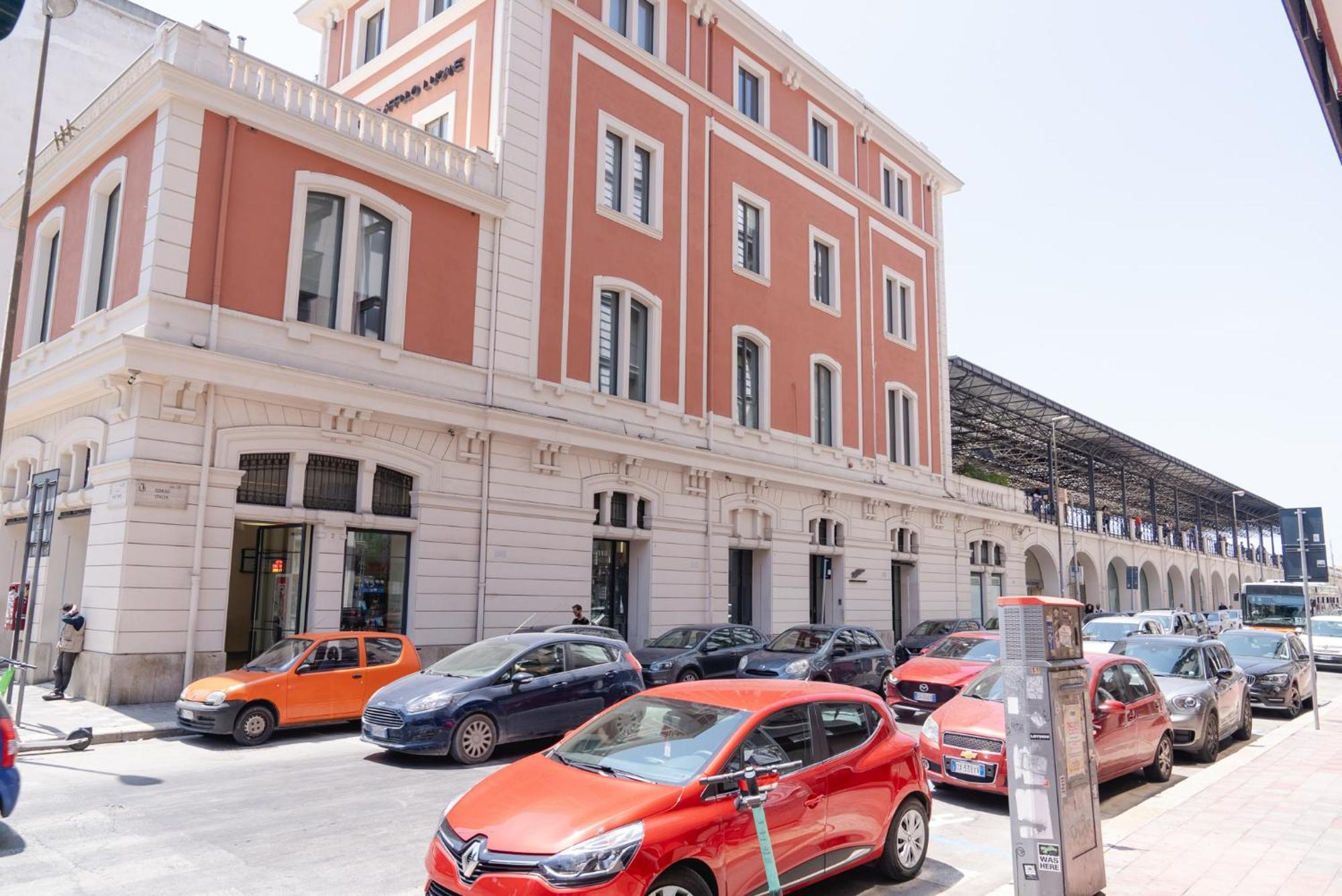 Shl _ Grandi Stazioni _ Bari Centrale Exterior photo